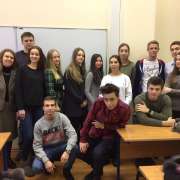 Главный тренер сборной школьников России по математике ведет уроки у учеников МЛШ на выездной сессии в Москве 