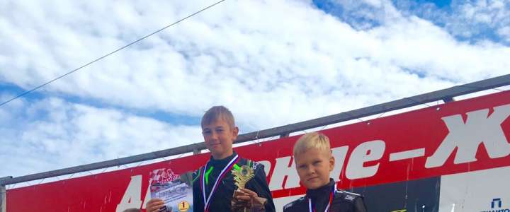 Алексей Захаренко из 6м1  - чемпион Владивостока по картингу в классе  Parilla Mini