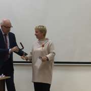 Учитель Международной лингвистической школы удостоена медали "За службу образованию"