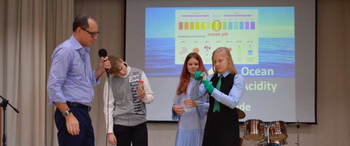 Ученые The North Pacific Marine Science Organization провели цикл лекций для учеников Международной лингвистической школы