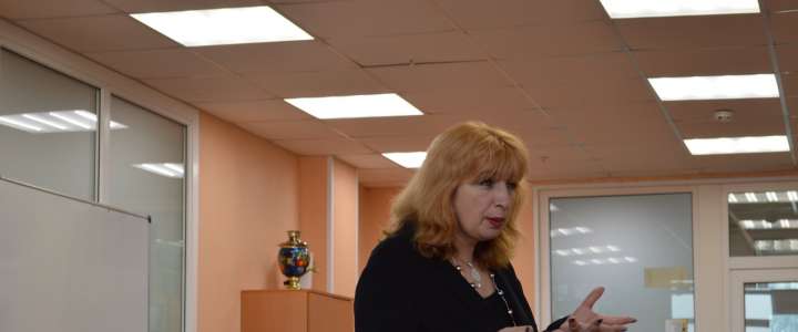 Профессор Елизавета Хамраева: Читаем, перефразируем, отвечаем на вопросы, понимаем!  