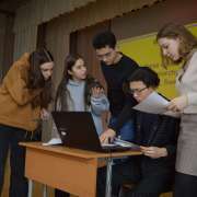 Финал Недели наук в Международной лингвистической школе: каллиграфия, интеллектуальные игры и квесты
