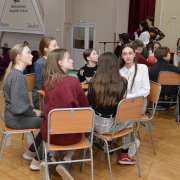 Неделя наук в Международной лингвистической школе, день второй: удивляемся на физике, повторяем историю, ищем одушевленные существительные  