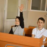 Неделя наук в Международной лингвистической школе, день второй: удивляемся на физике, повторяем историю, ищем одушевленные существительные  