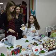 В Международной лингвистической школе состоялась ежегодная благотворительная Рождественская ярмарка