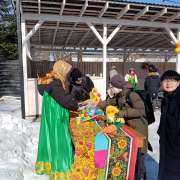 Шестиклассники Международной лингвистической школы готовятся встречать Масленицу 