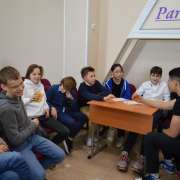 Quiz Please 2022 в МЛШ: шестиклассники соревнуются в знаниях о британской королевской семье, о спорте, культуре, известных личностях, географии  