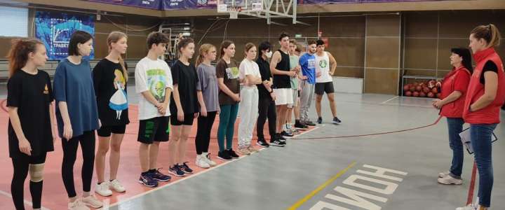 Ученики 11 классов Международной лингвистической школы сдают нормы ГТО 
