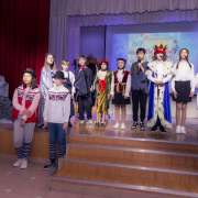 Спектакль «The Kingdom of Crooked Mirrors» на сцене Международной лингвистической школы  представили ученики 6 классов 