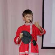 Ученики 5м2 класса и 7 классов Международной лингвистической школы сыграли отрывки из «Муму» и «Недоросля»