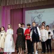 Ученики 5м2 класса и 7 классов Международной лингвистической школы сыграли отрывки из «Муму» и «Недоросля»