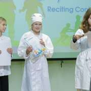 Healthy lifestyle: ученики четвертых и пятых классов Международной лингвистической школы прочли со сцены стихи на заданную тему