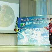 Healthy lifestyle: ученики четвертых и пятых классов Международной лингвистической школы прочли со сцены стихи на заданную тему