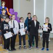 Healthy lifestyle: ученики четвертых и пятых классов Международной лингвистической школы прочли со сцены стихи на заданную тему