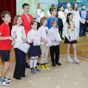 Healthy lifestyle: ученики четвертых и пятых классов Международной лингвистической школы прочли со сцены стихи на заданную тему