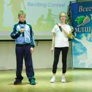 Healthy lifestyle: ученики четвертых и пятых классов Международной лингвистической школы прочли со сцены стихи на заданную тему