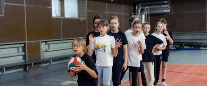 Быстрее, выше, сильнее: пятиклассники Международной лингвистической школы завершают 1 четверть Веселыми стартами 