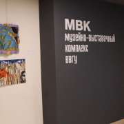 «Звучание тишины»: Новая выставка творческих работ учеников художественной школы МЛШ и ее руководителя открылась в музейно-выставочном комплексе ВВГУ
