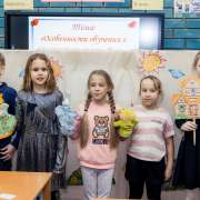 Puppet show: ученики 3 классов Международной лингвистической школы сыграли «Репку» и «Теремок» на английском языке