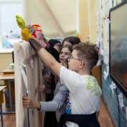 Puppet show: ученики 3 классов Международной лингвистической школы сыграли «Репку» и «Теремок» на английском языке