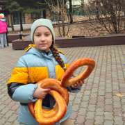 Ученики 3м1 класса Международной лингвистической школы сыграли в квест-игру «В поисках Масленицы» в «Седанка парке»