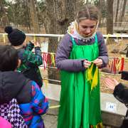 Ученики 3м1 класса Международной лингвистической школы сыграли в квест-игру «В поисках Масленицы» в «Седанка парке»