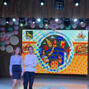 Ученики 7м1 класса Международной лингвистической школы - лучшие в плавании и на сцене