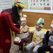 Прощаемся с осенью: ученики подготовительного класса МЛШ прочитали стихи и выяснили, чем полезны фрукты и овощи