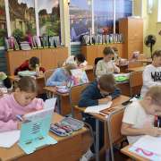 Неделя детской книги в МЛШ: ученики начальных классов читают сказки, участвуют в викторинах и общаются в литературных гостиных