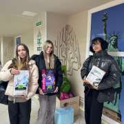 В МЛШ завершилась акция «Подарки к Рождеству для «Умки» - ученики школы и их родители передали приюту «Умка» около 100 кг корма