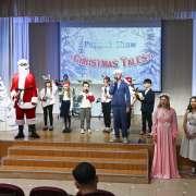 Puppet show «Christmas Tales»: ученики 3 классов Международной лингвистической школы сыграли на сцене новогодние кукольные спектакли