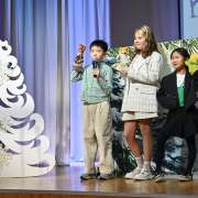 Puppet show «Christmas Tales»: ученики 3 классов Международной лингвистической школы сыграли на сцене новогодние кукольные спектакли