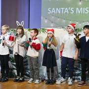Puppet show «Christmas Tales»: ученики 3 классов Международной лингвистической школы сыграли на сцене новогодние кукольные спектакли