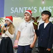 Puppet show «Christmas Tales»: ученики 3 классов Международной лингвистической школы сыграли на сцене новогодние кукольные спектакли