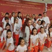 Ученица 4м1 класса МЛШ Мария Молчанова в составе танцевального коллектива Шоу студии «Империя детства» стала победителем Национальной премии «Золото нации – 2025»