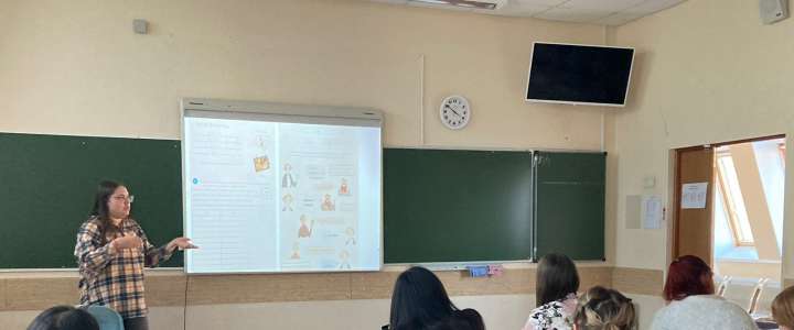 Учитель русского языка как иностранного МЛШ провела мастер-классы для педагогов школ Владивостока, работающих с иностранными учениками  